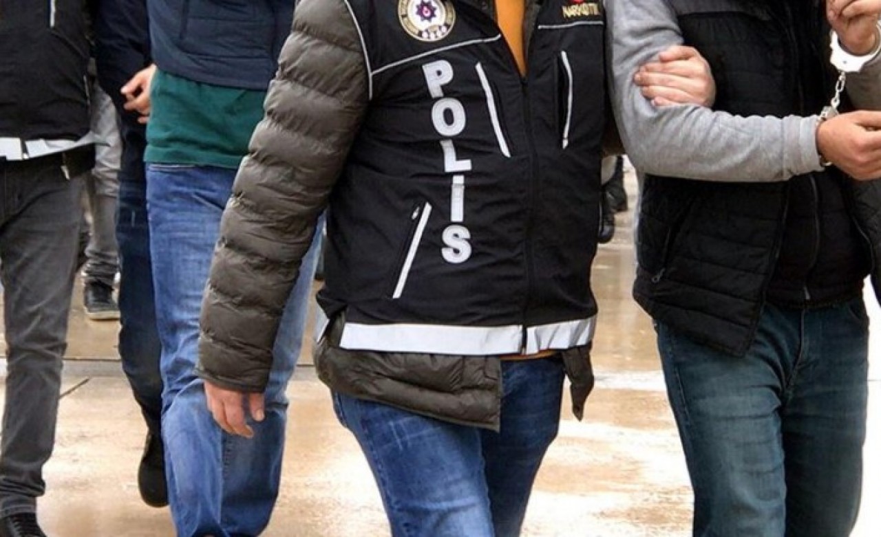 İzmir'de FETÖ operasyonu: 22'si kadın 25  gözaltı