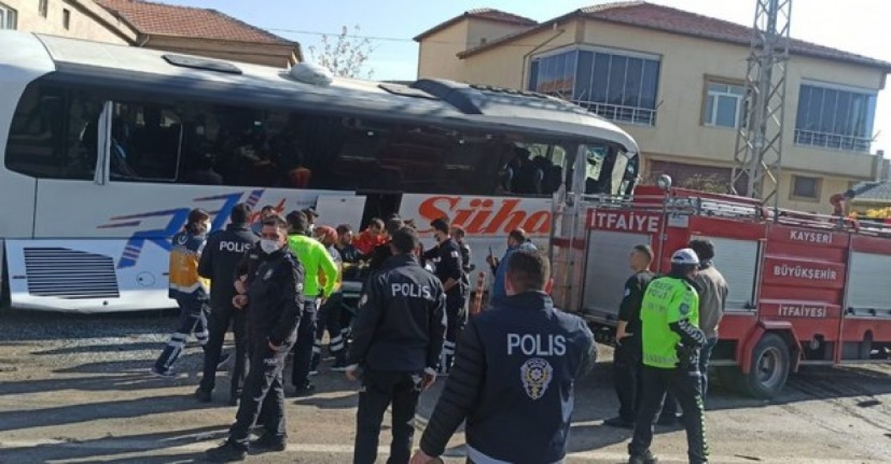 Kayseri'de otobüs kamyonetle çarpıştı: Bayram Çakır öldü,  10 kişi yaralandı