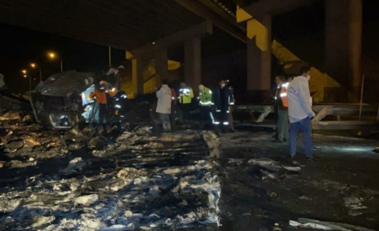 Köprüden düşen TIR yandı: Halil Aytekin ve Kenan Koçsoy öldü