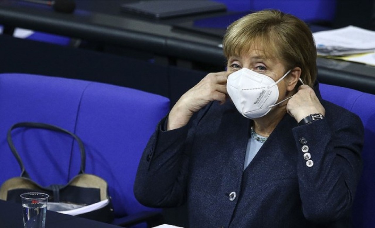 Merkel'in harcamaları Almanya'da kriz çıkardı!