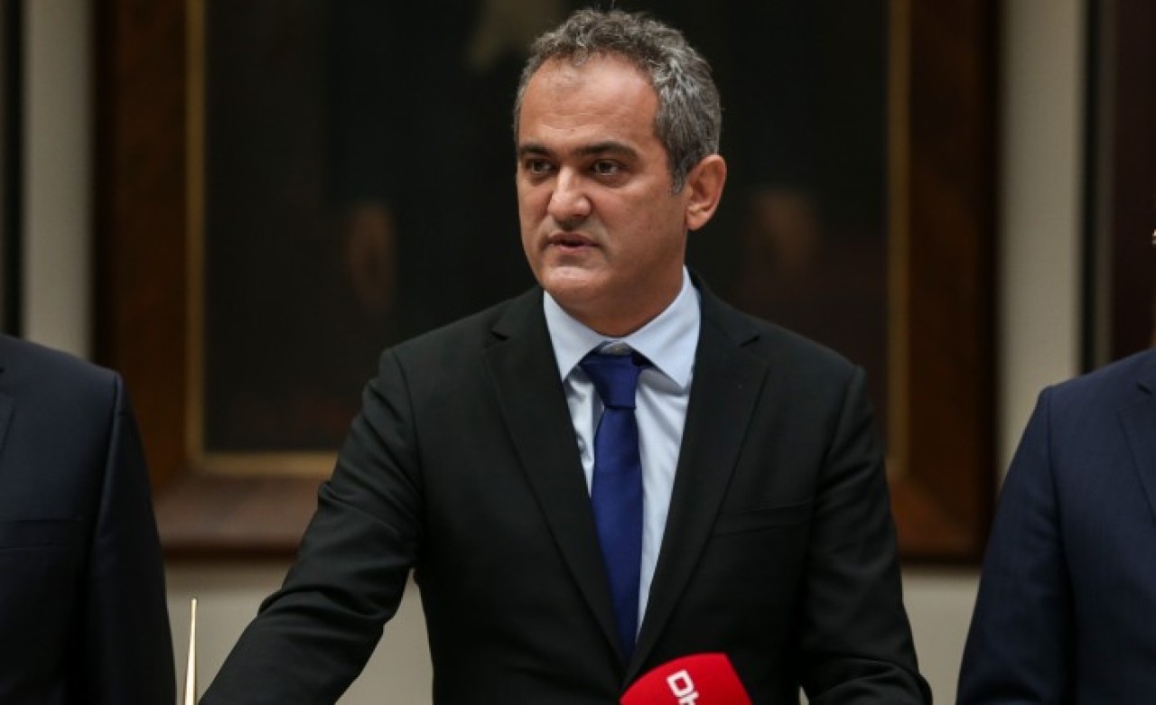 Okullarla ve öğretmenlerle ilgili çok önemli karar: Milli Eğitim Bakanı Mahmut Özer açıkladı
