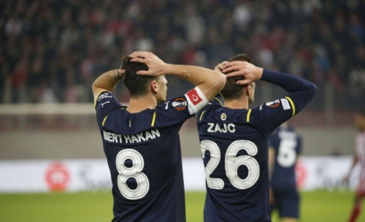 Olympiakos'a yenilen Fenerbahçe Konferans Ligi'ne kaldı!
