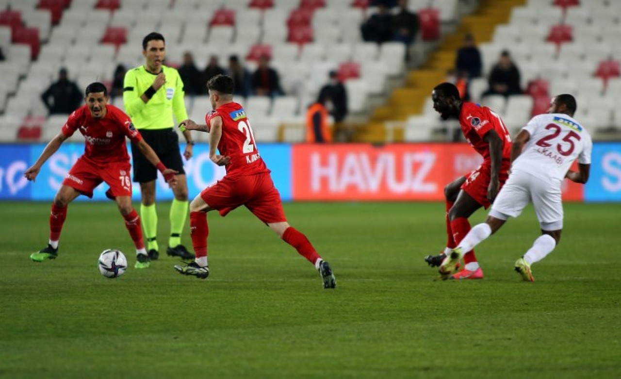 Sivasspor,  Hatayspor'u topa tuttu!