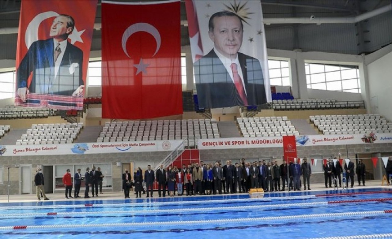Türkiye'nin en büyük yüzme havuzu Gaziantep'te açıldı