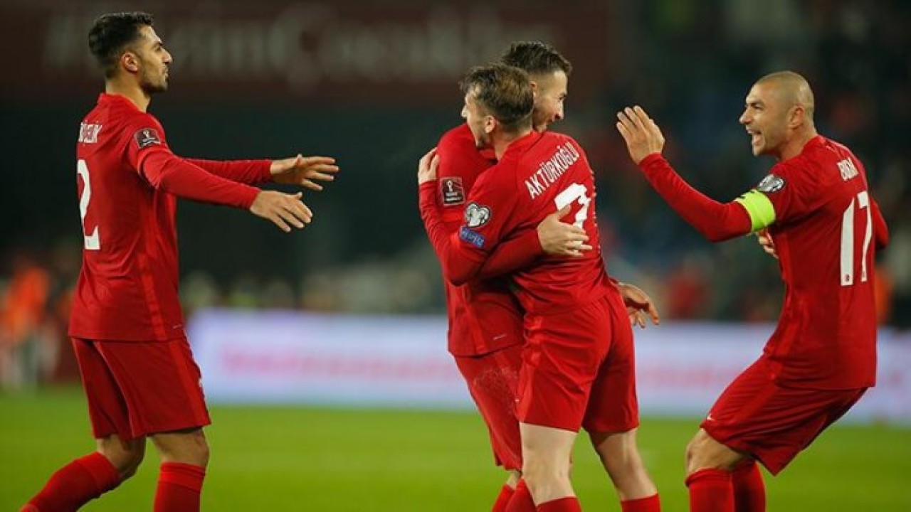 Türkiye bitti demeden bitmez! Milli Takım,  Cebelitarık'a gol yağdırdı,  Norveç'i solladı!