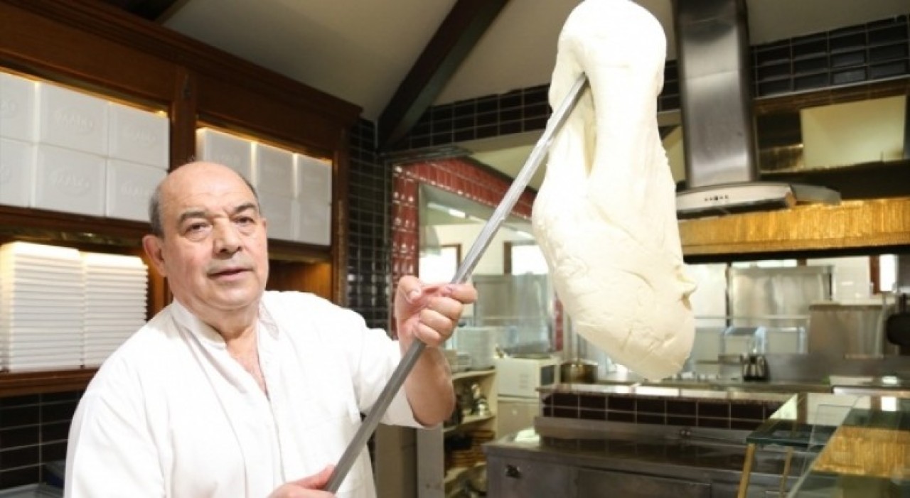 Uygur Türklerine izin vermeyen Mado'nun sahibi Mehmet Sait Kanbur'a büyük protesto