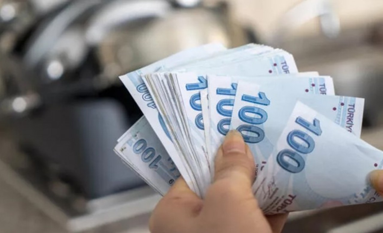 AK Parti'den beklentileri artıracak asgari ücret yorumu