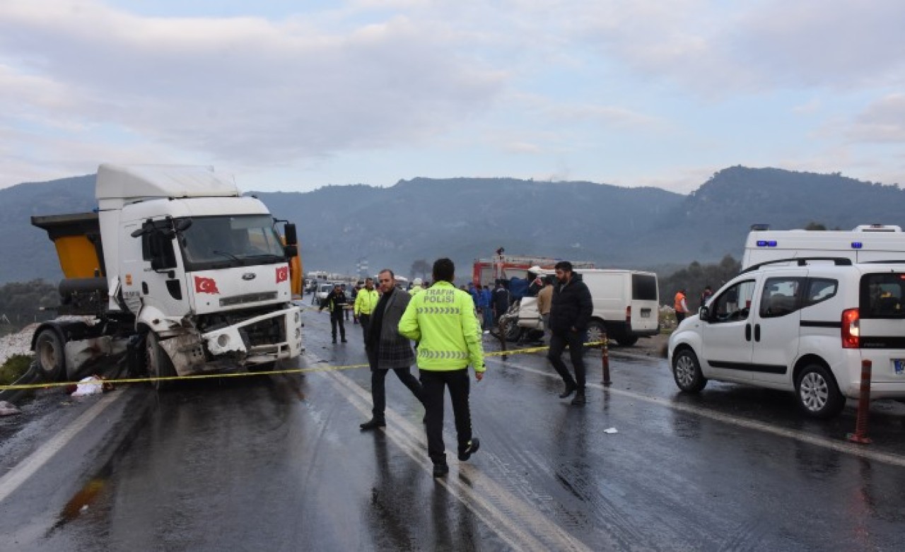Aydın'da feci kaza: Sezgin Atay öldü,  Göksu Selen,  Ahmet Kınsız,  Abdullah Atay ve Ahmet Gelmez yaralandı
