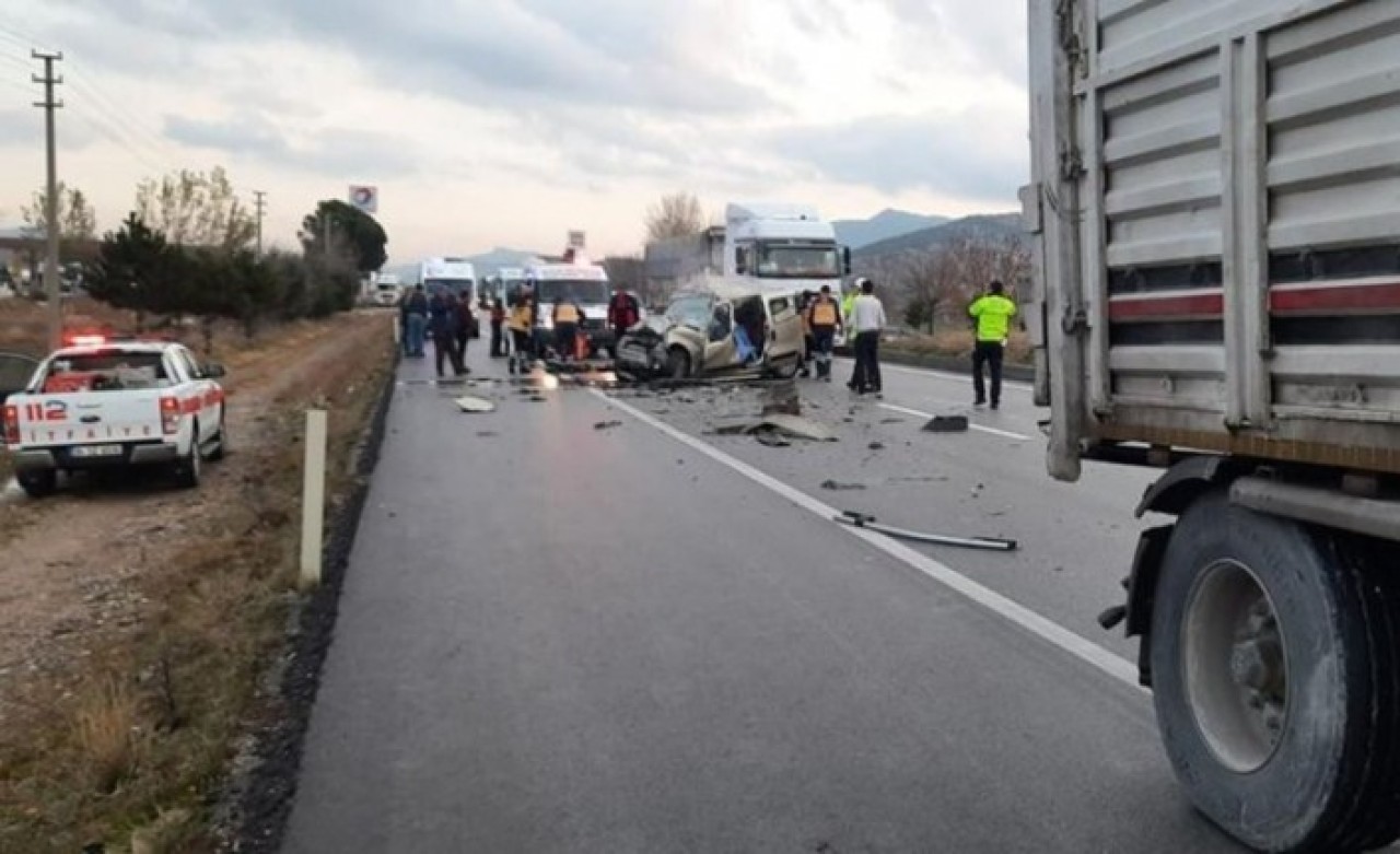 Burdur-Antalya karayolunda korkunç kaza: İbrahim Alan,  Doğan Alan,  Asım Karakoç ve Süleyman Yumuk öldü
