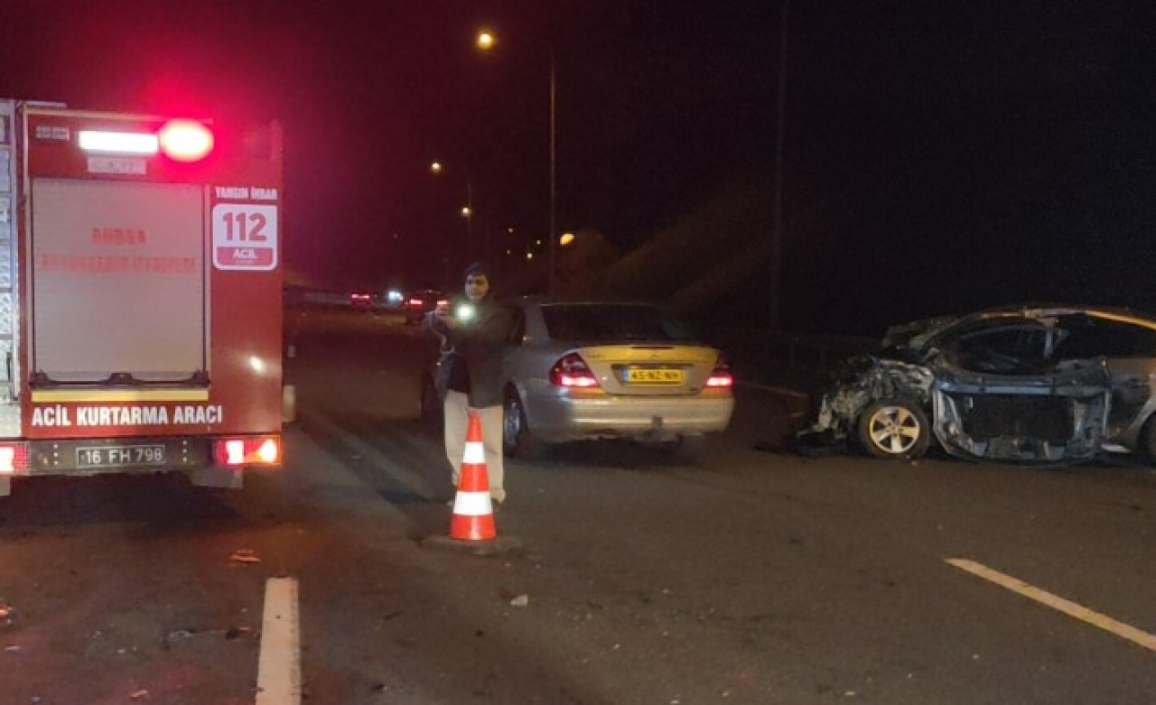 Bursa'da nişan dönüşü feci kaza: Mehmet Fatih Sönmez,  Ömer Faruk Sönmez ve İsmail Köse öldü