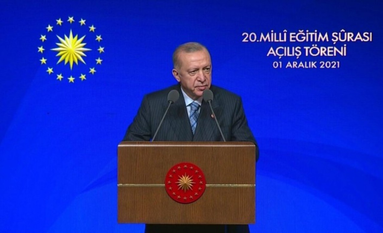 Cumhurbaşkanı Erdoğan'dan öğretmenlere müjde: 'Ortadan kaldırıyoruz'