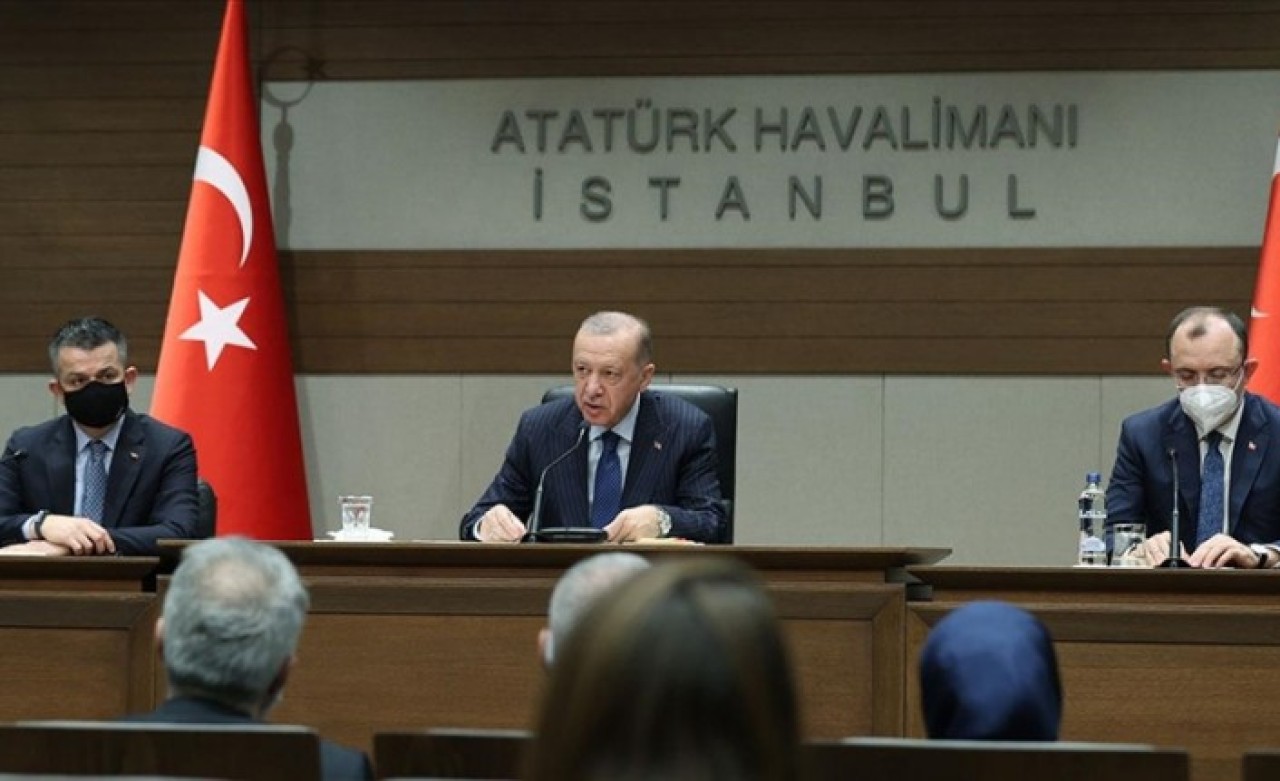 Cumhurbaşkanı Erdoğan'dan Katar'a giderken asgari ücret açıklaması!