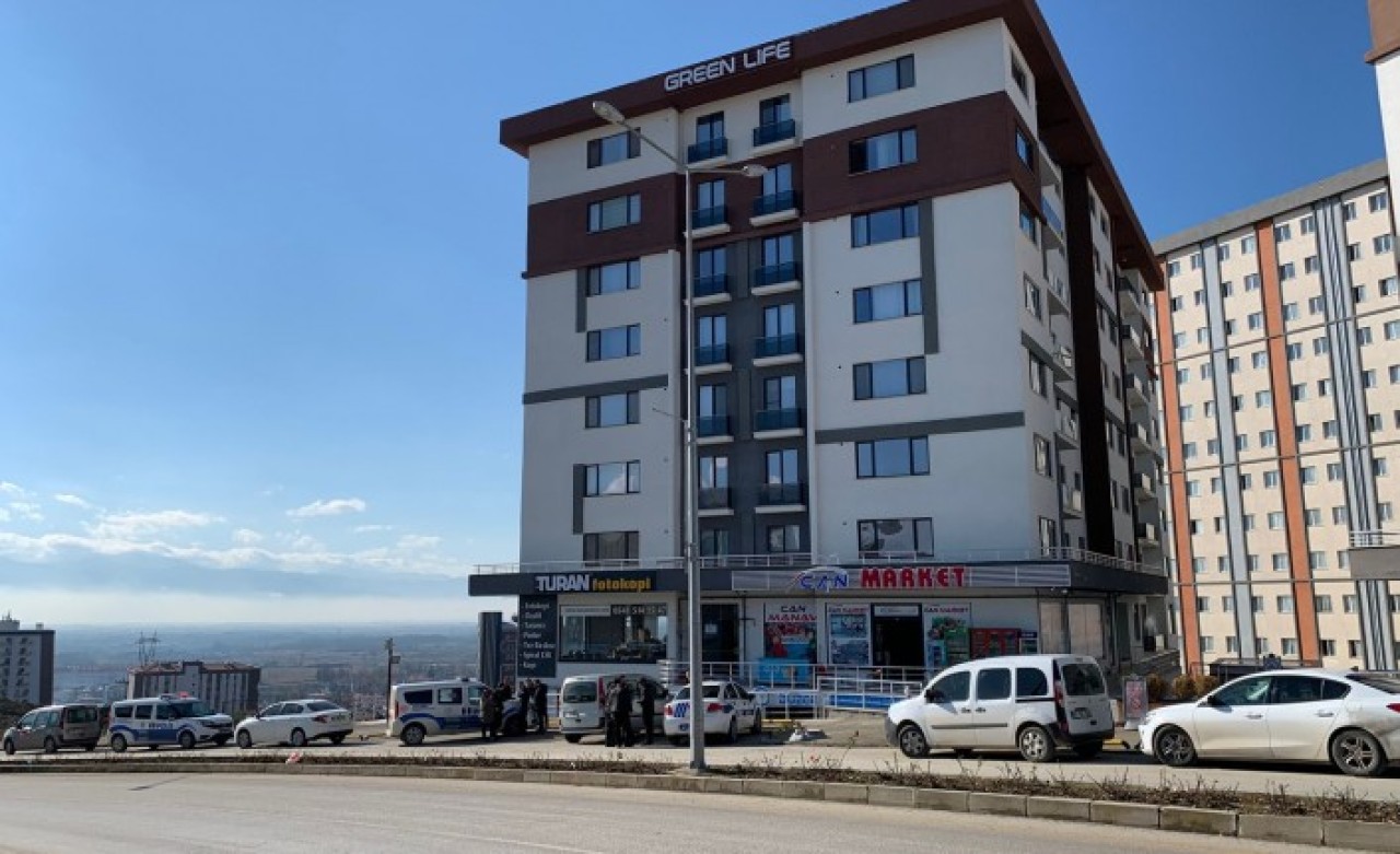 Düzce'de 6. kattaki evin penceresinden düşen Fatma Karacaoğlu öldü