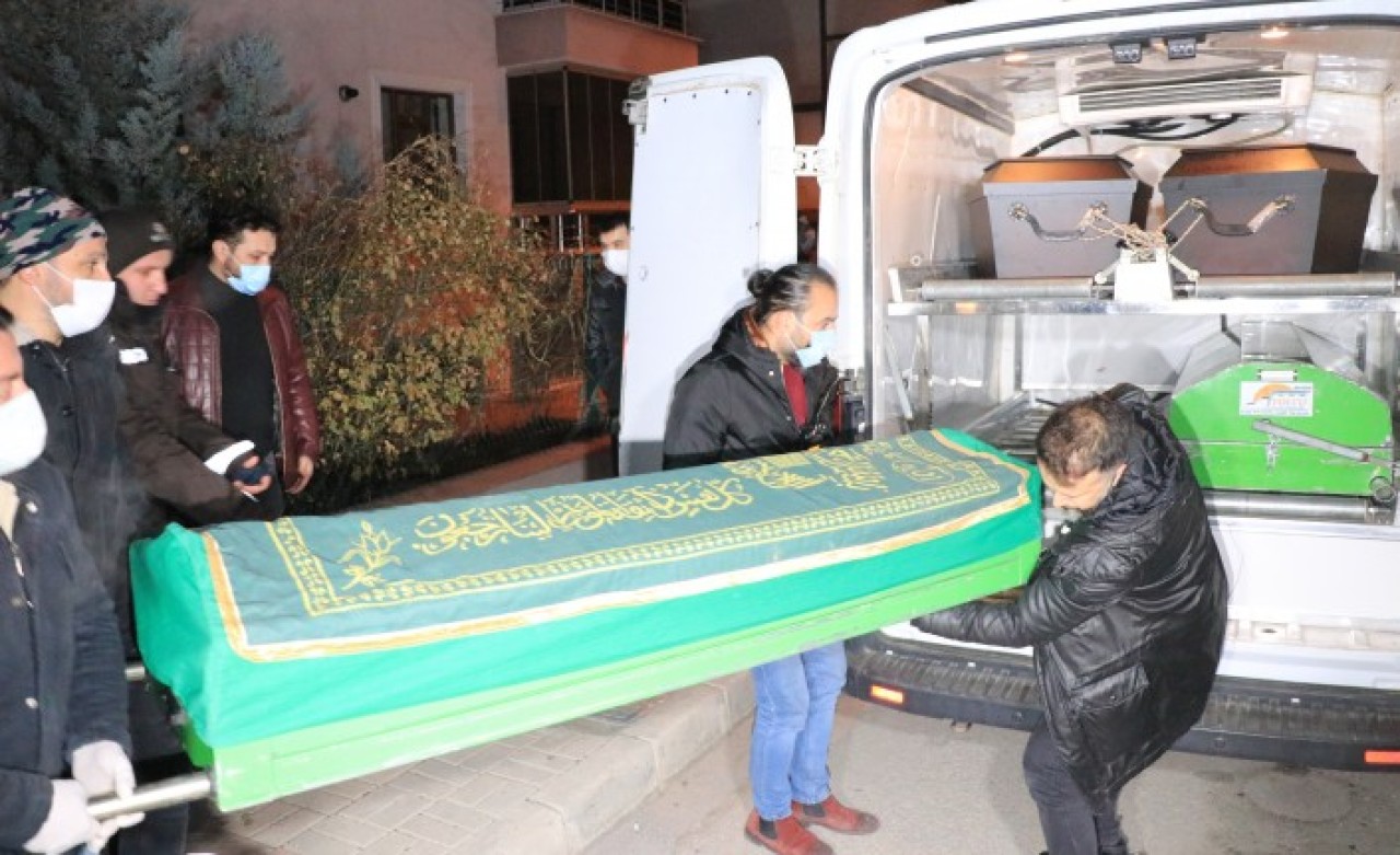 Erzincan'da kardeşi Ali Nazım Taşkın'ın bıçakladığı öğretmen Ayşegül Taşkın öldü