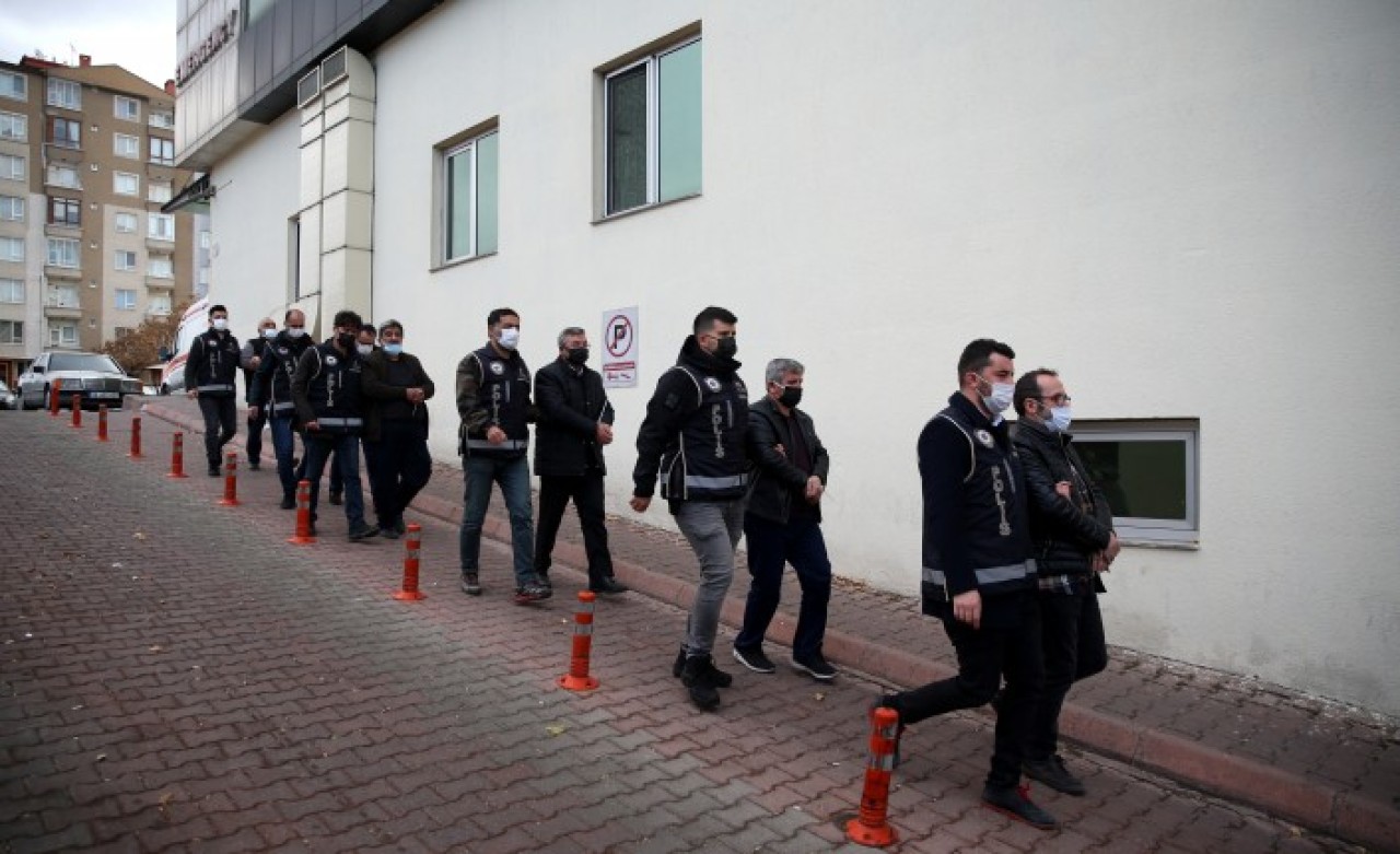 FETÖ'nün esnaf yapılanmasına eş zamanlı operasyon: 6 zanlı yakalandı