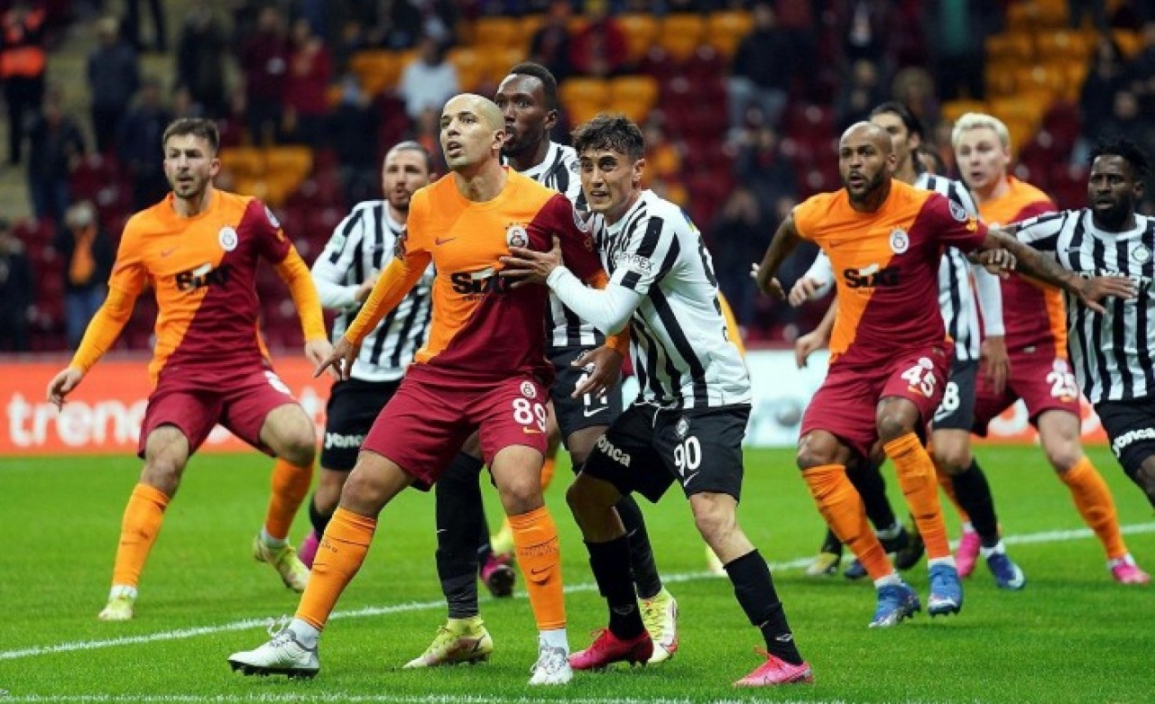 Galatasaray,  Altay'a da takıldı: Maça Cüneyt Çakır damga vurdu!