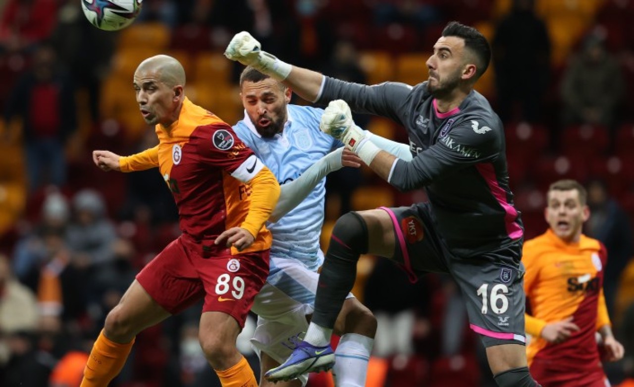 Galatasaray-Başakşehir: 6 maç oldu,  fark 18 puana çıktı!