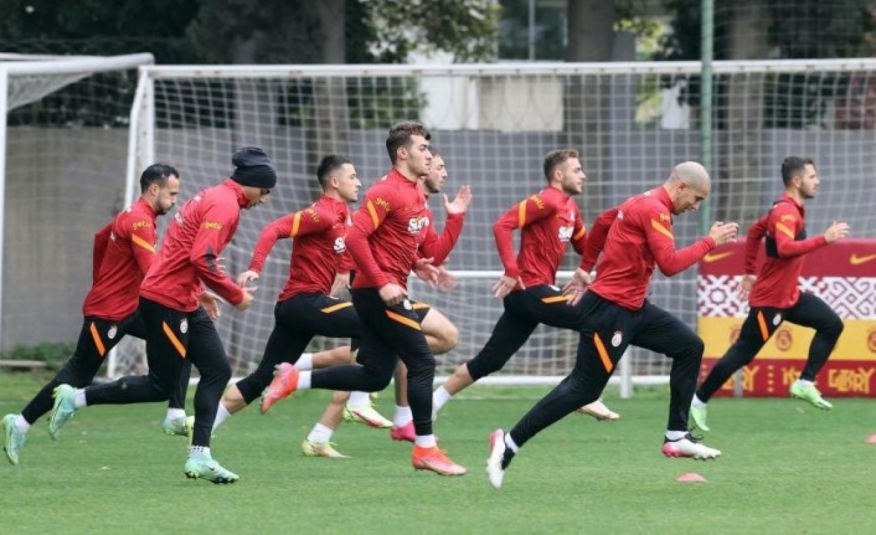 Galatasaraylı bir futbolcuda koronavirüs çıktı