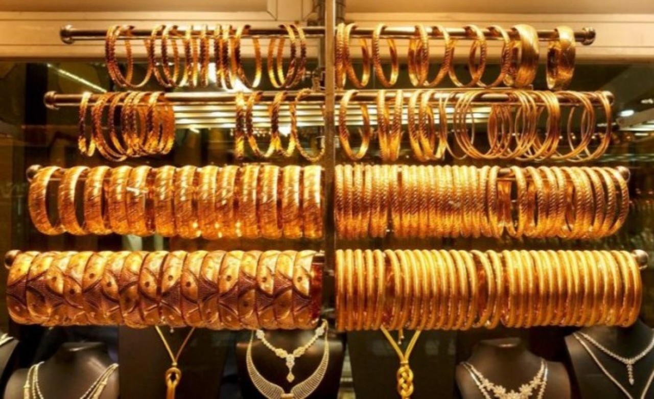 Gram altın rekor kırdı: Uzman isim yatırımcıyı uyardı! Altın almalı mı satmalı mı?