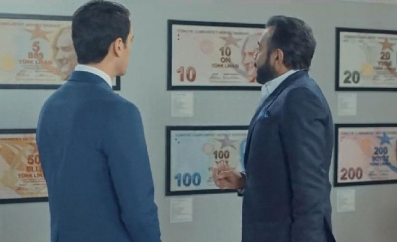 Halkbank'ın tartışma yaratan "Türk Lirası" reklamı Meclis'e taşındı: Doların düşeceğini biliyorlar mıydı?