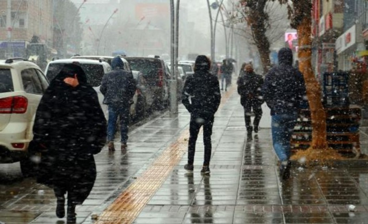 Meteoroloji uyardı: Bu şehirlerde yaşayanlar dikkat! Kar,  yağmur fırtına var!