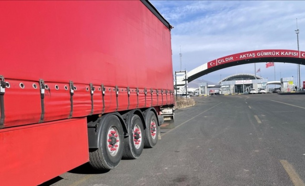 Orta Asya'ya açılan 'Çıldır-Aktaş Gümrük Kapısı'nda tır yoğunluğu