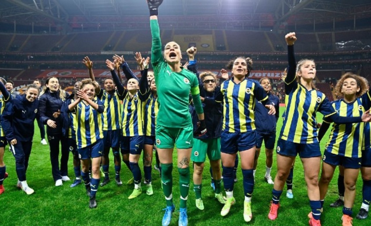 Tarihi maçta tarihi fark! Fenerbahçe,  Galatasaray'a gol yağdırdı: Maçtan sonra Erol Bilecik'ten tepki çeken sözler