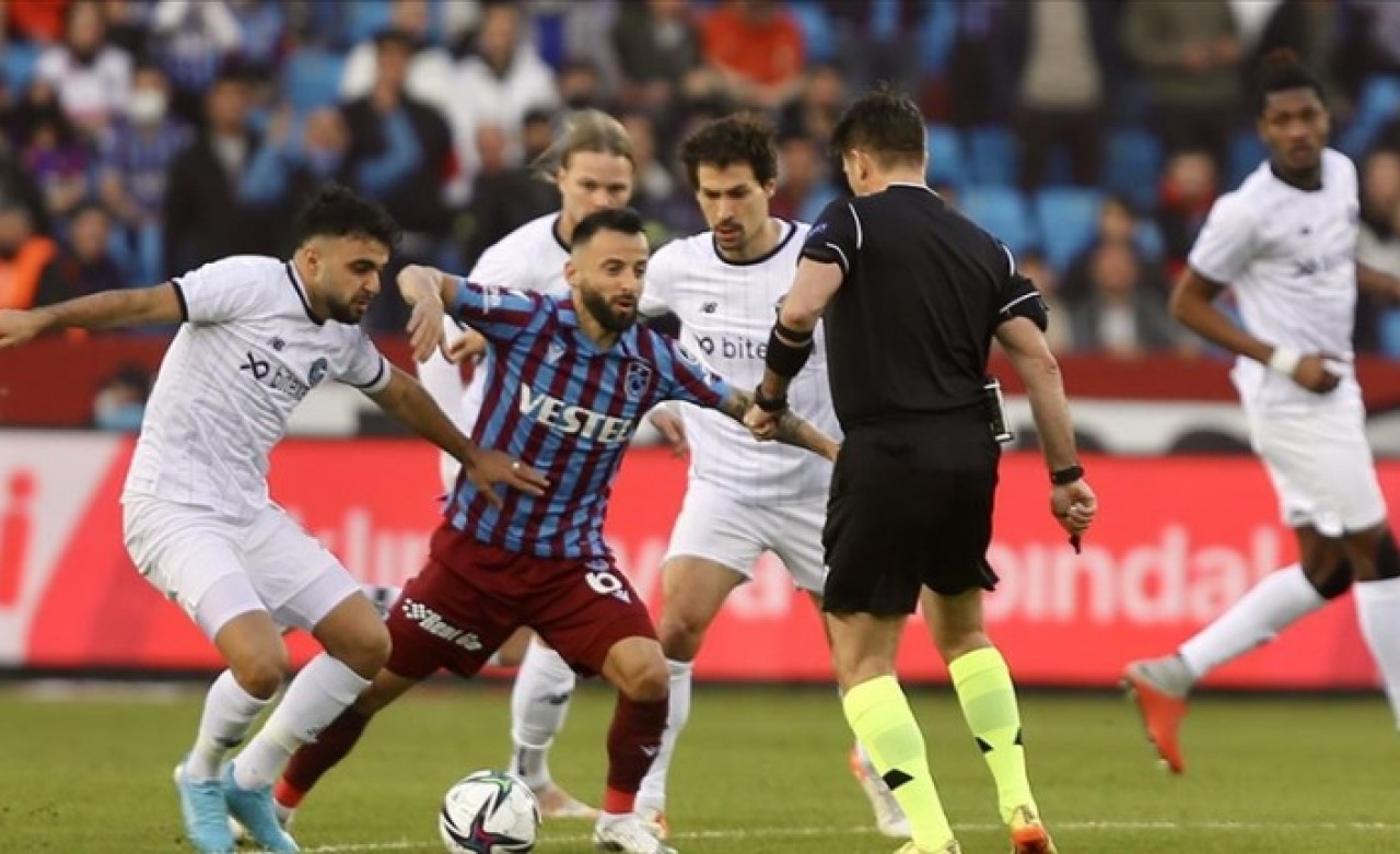 Trabzonspor,  Adana Demirspor'u da geçti: Şampiyonluğa gidiyor!
