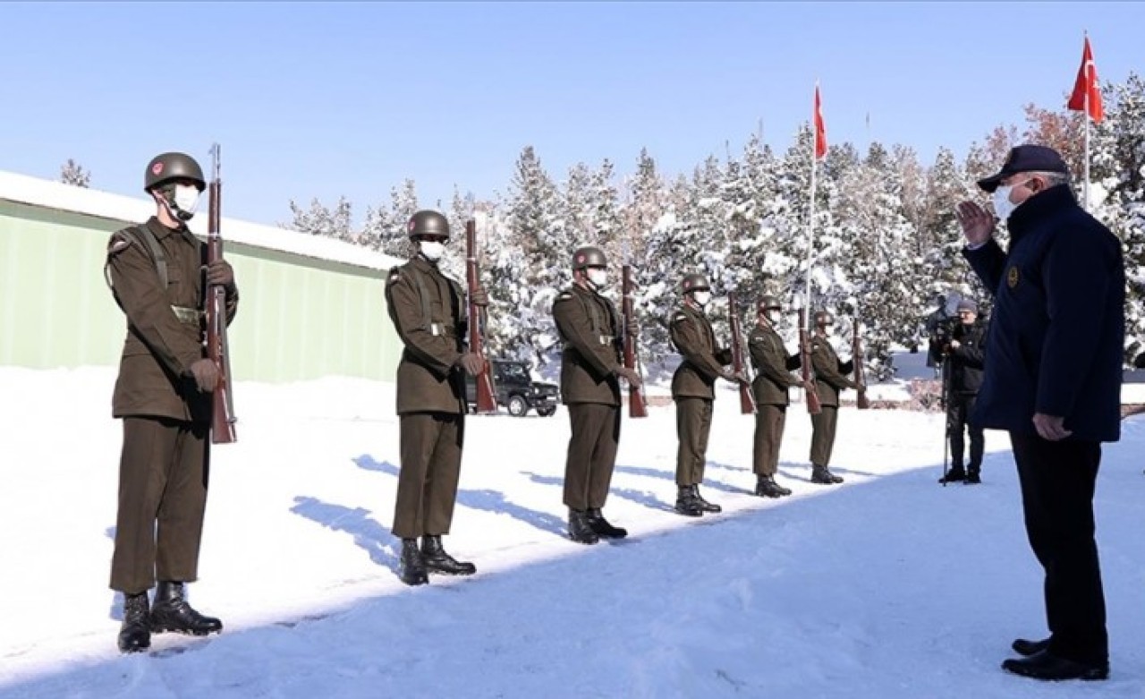 Bakan Akar,   TSK Komuta Kademesi ile Irak sınır hattında