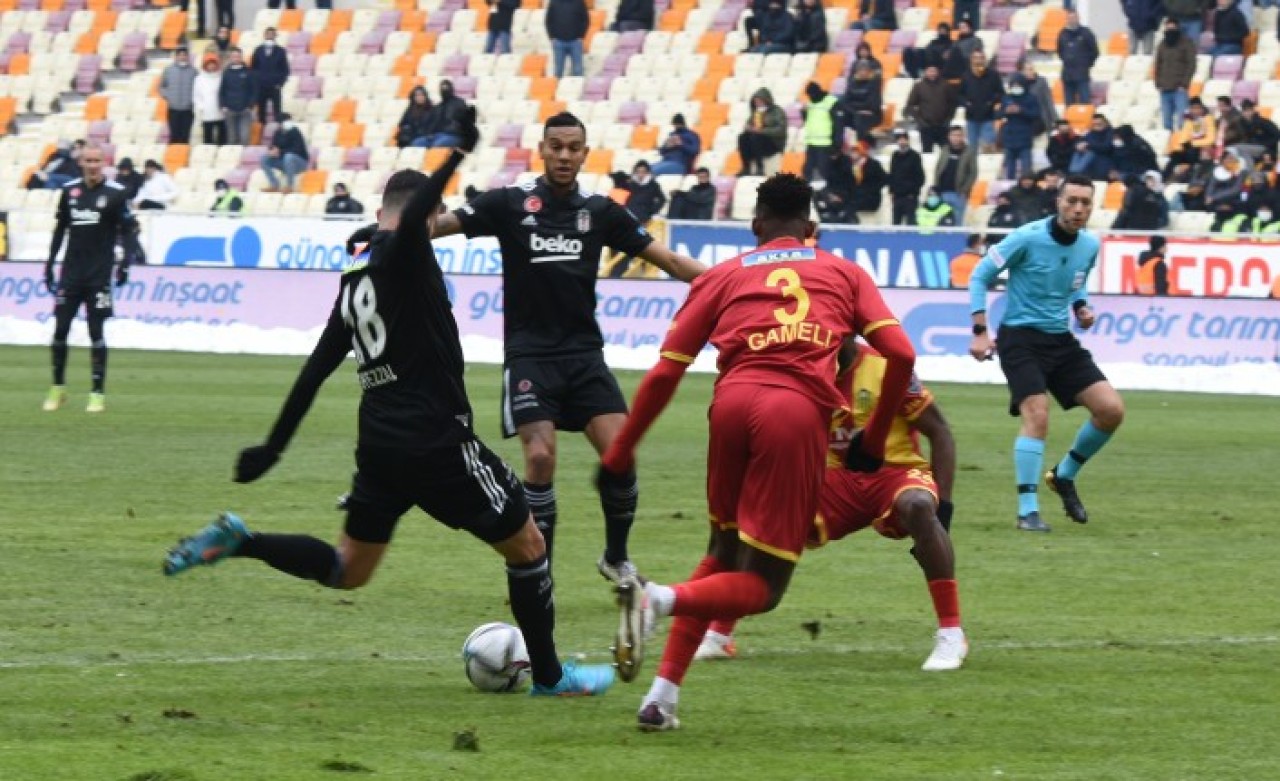 Beşiktaş,  Malatya'da direkten döndü!