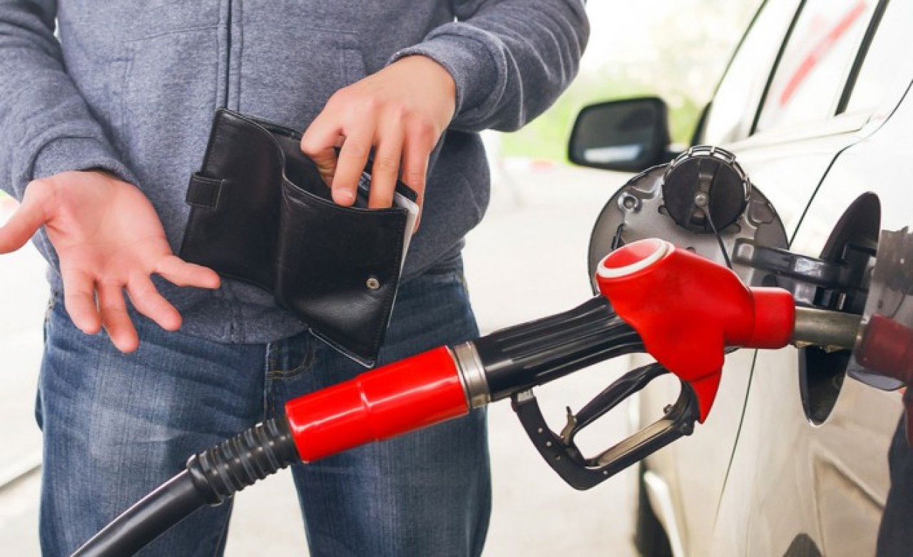 Bu gece yarısından itibaren benzine büyük zam!