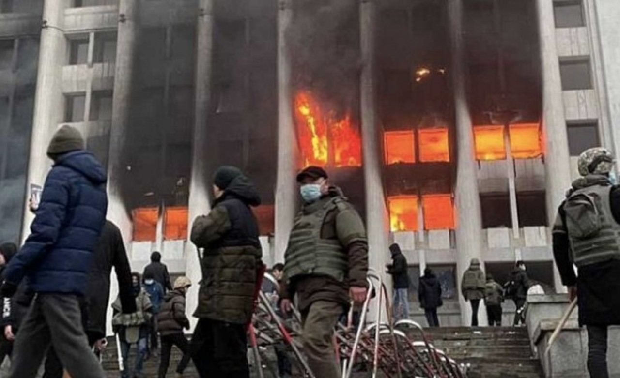 Çavuşoğlu,  Kazakistan Dışişleri Bakanı'yla görüştü: Kazakistan'la ilgili flaş karar