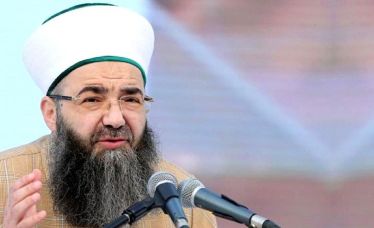 Cübbeli Ahmet merak edilen soruyu çektiği video ile yanıtladı: Hangi partiyi tutuyor?