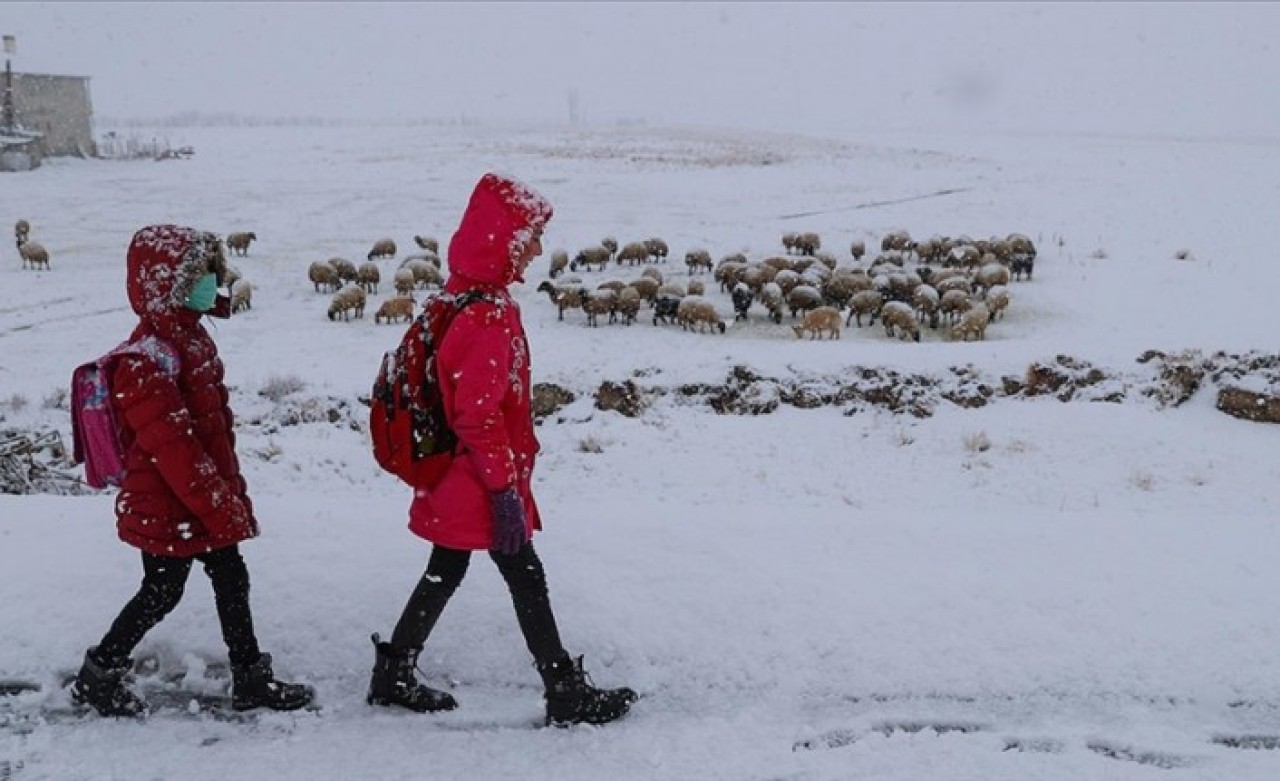 Eğitime kar engeli: Okullar tatil edildi