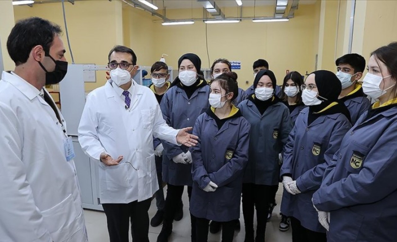 Enerji ve Tabii Kaynaklar Bakanı Dönmez'den "madencilik" dersi