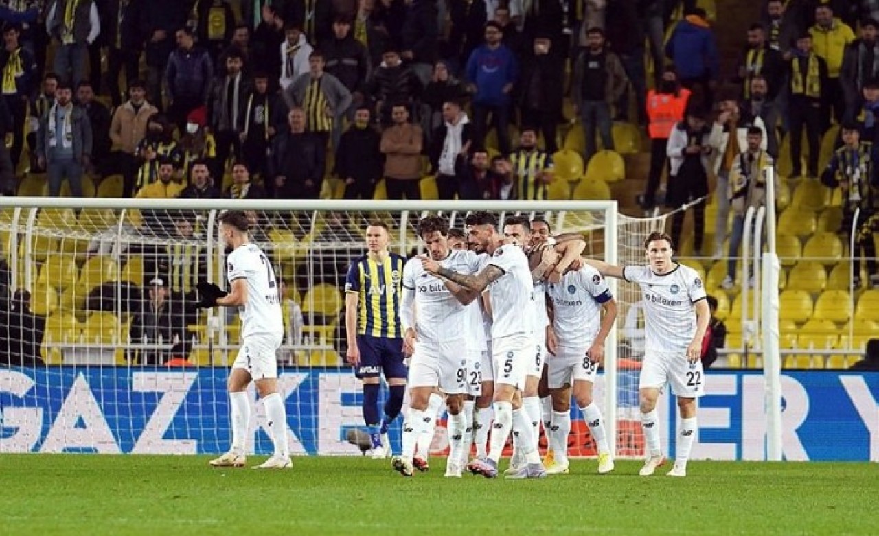 Fenerbahçe-Adana Demirspor: Kadıköy yıkıldı,  Ali Koç'a ve yönetime büyük tepki