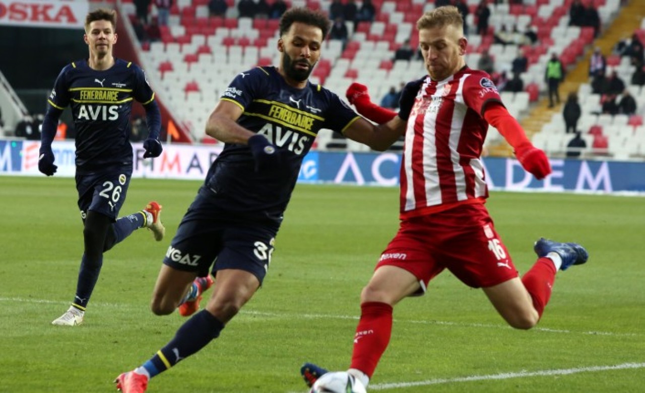 Fenerbahçe Sivas'ta önce oynadı,  sonra dondu kaldı!