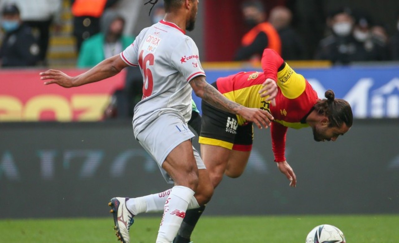 Göztepe-Antalyaspor: 4 gol,  1 kırmızı kart