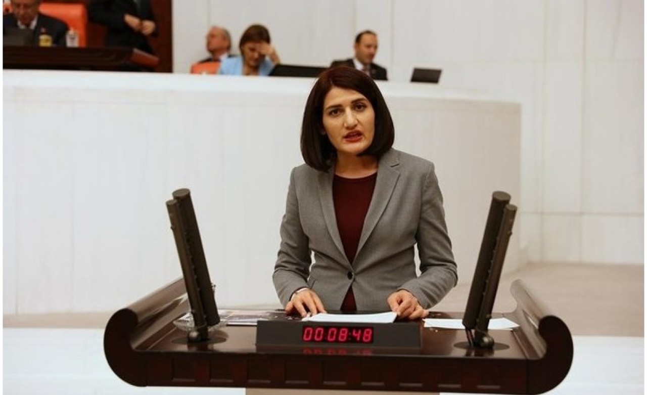 Semra Güzel’in teröristle fotoğrafları HDP’nin kapatma davasına ek delil oldu!