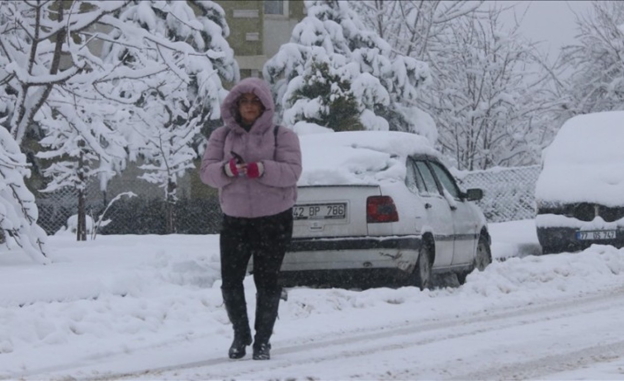 Her yerde kar var! Valilikler peş peşe açıkladı: Hangi illerde idari izin kararı verildi?