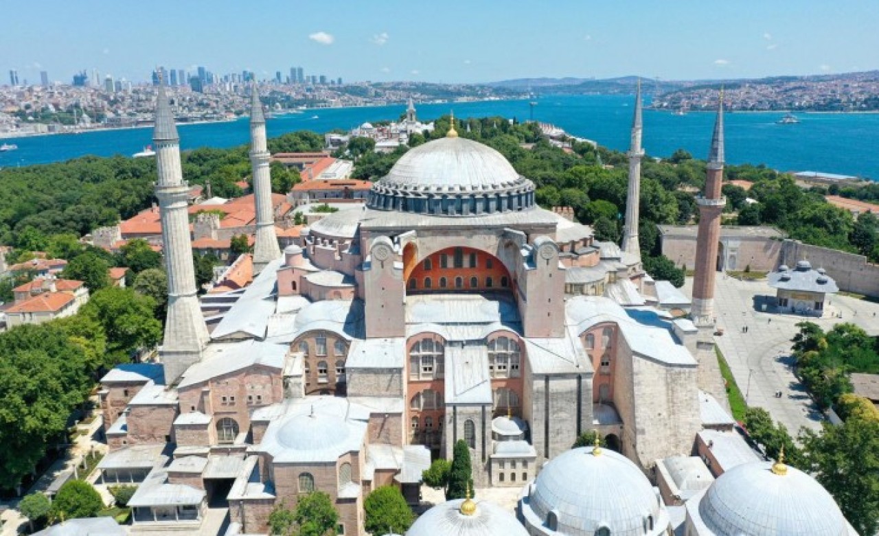 İBB'nin Ayasofya başlığı sosyal medyayı ayağa kaldırdı! Tepkilerden sonra hemen değiştirdiler