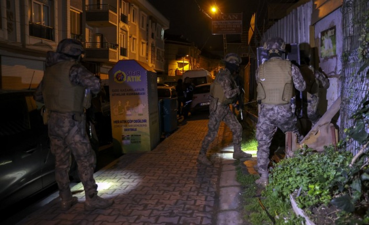 İstanbul'da şafak baskını: Neye uğradıklarını şaşırdılar!