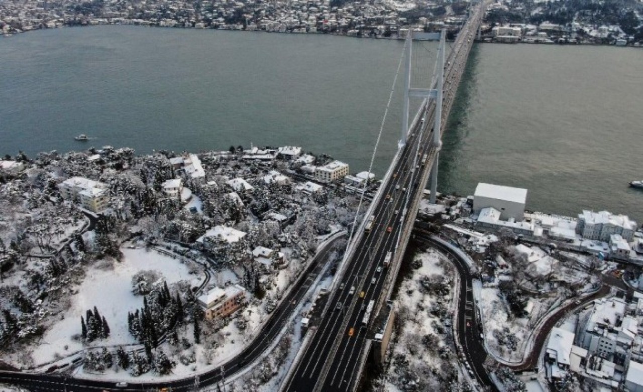 Kar yağışı geri dönüyor: İBB,  İstanbul için saat verip uyardı!
