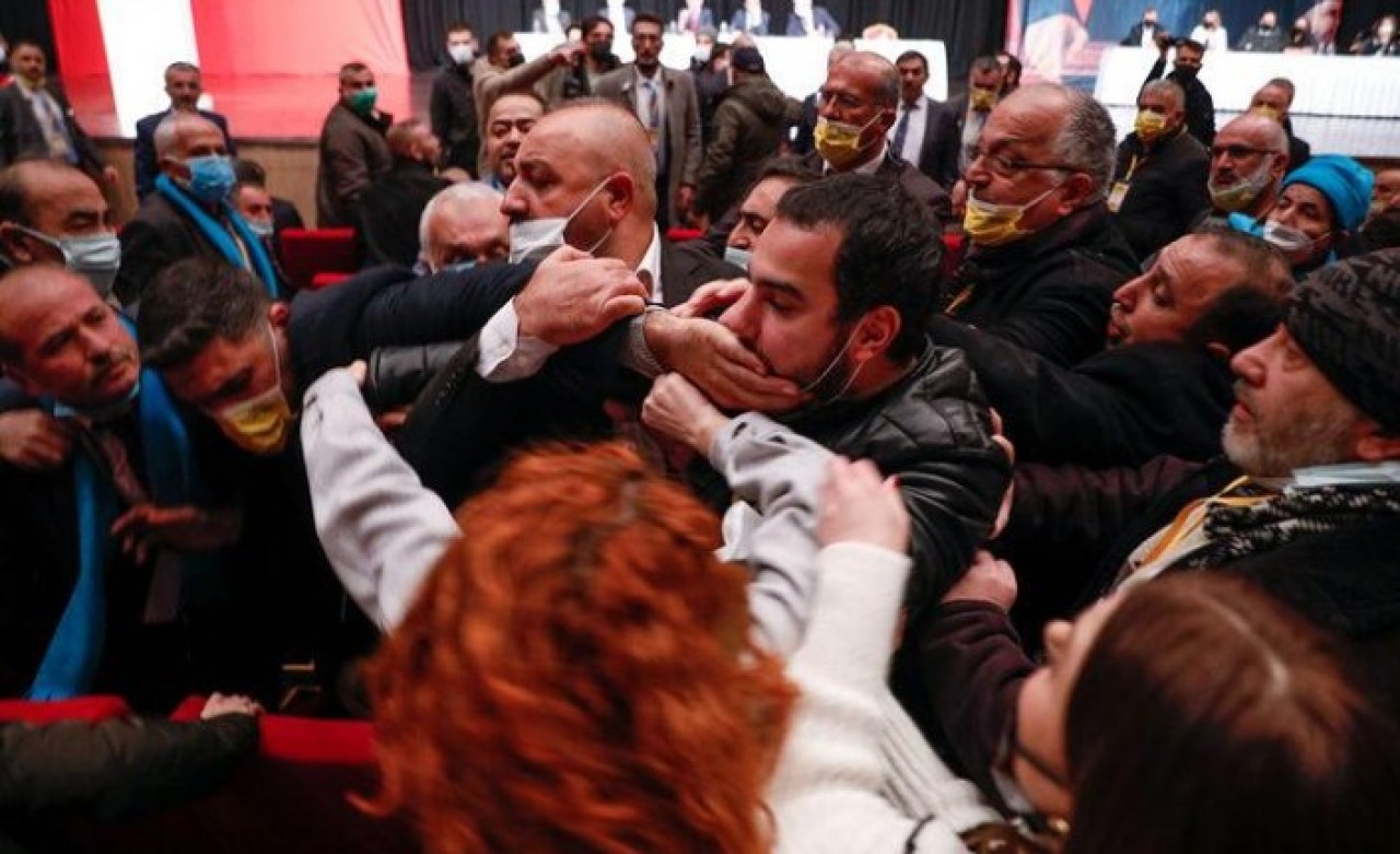 Kavgalı seçim: İstanbul Taksiciler Esnaf Odası başkanı belli oldu