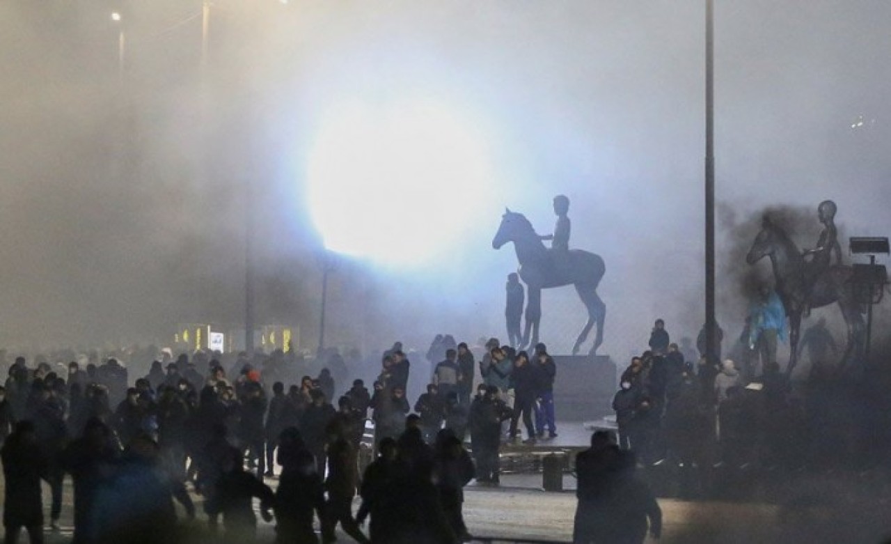 Kazakistan'da gaz zammına isyan: Binlerce kişi sokakta,  OHAL ilan edildi,  hükümet istifa etti