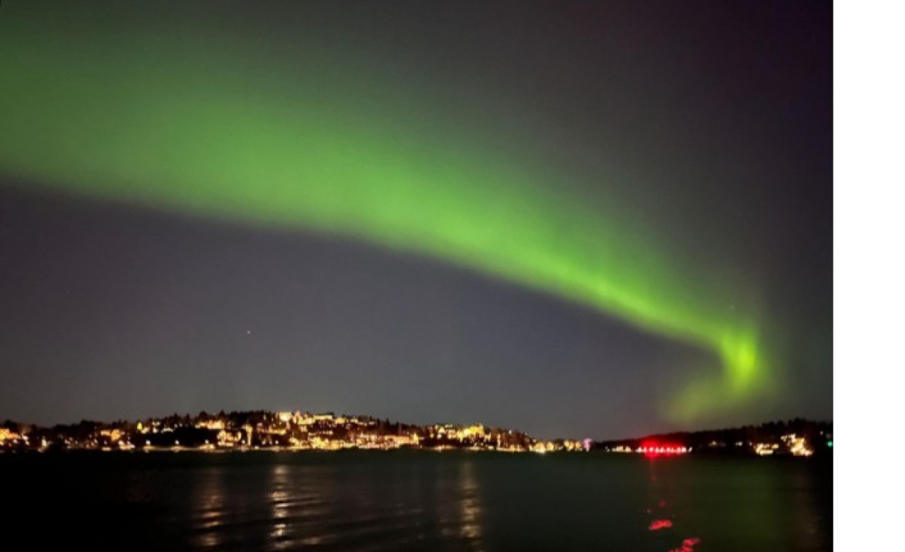 Kuzey Işıkları Stockholm'de gökyüzünü yeşile boyadı