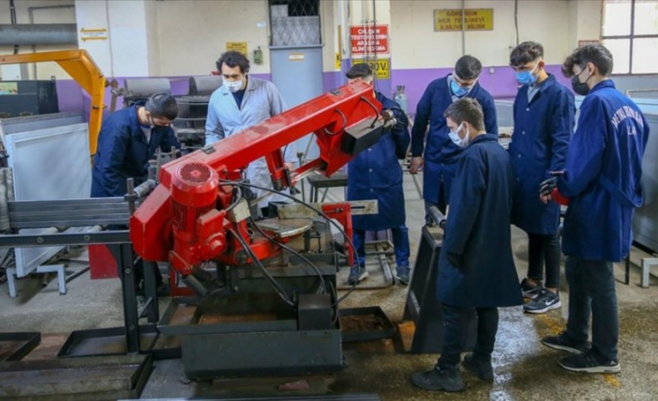 Mesleki eğitimdeki yenilikler öğrencilere erken yaşta iş olanağı sunuyor