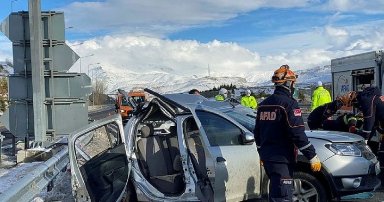 Niğde'de feci kaza: Fatma Ay ve kızı Seda Ay öldü