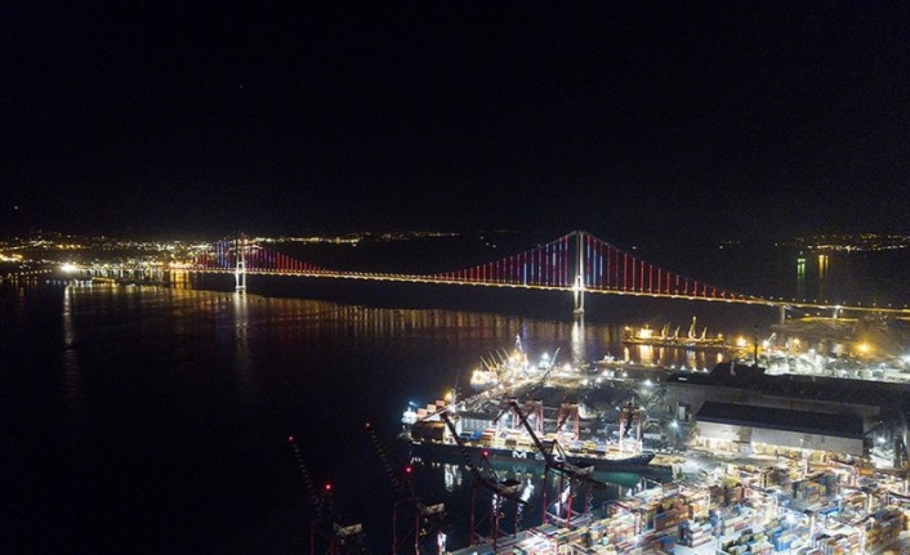 Osmangazi Köprüsü'nden yılbaşı gecesi geçiş yapanlara güzel haber !