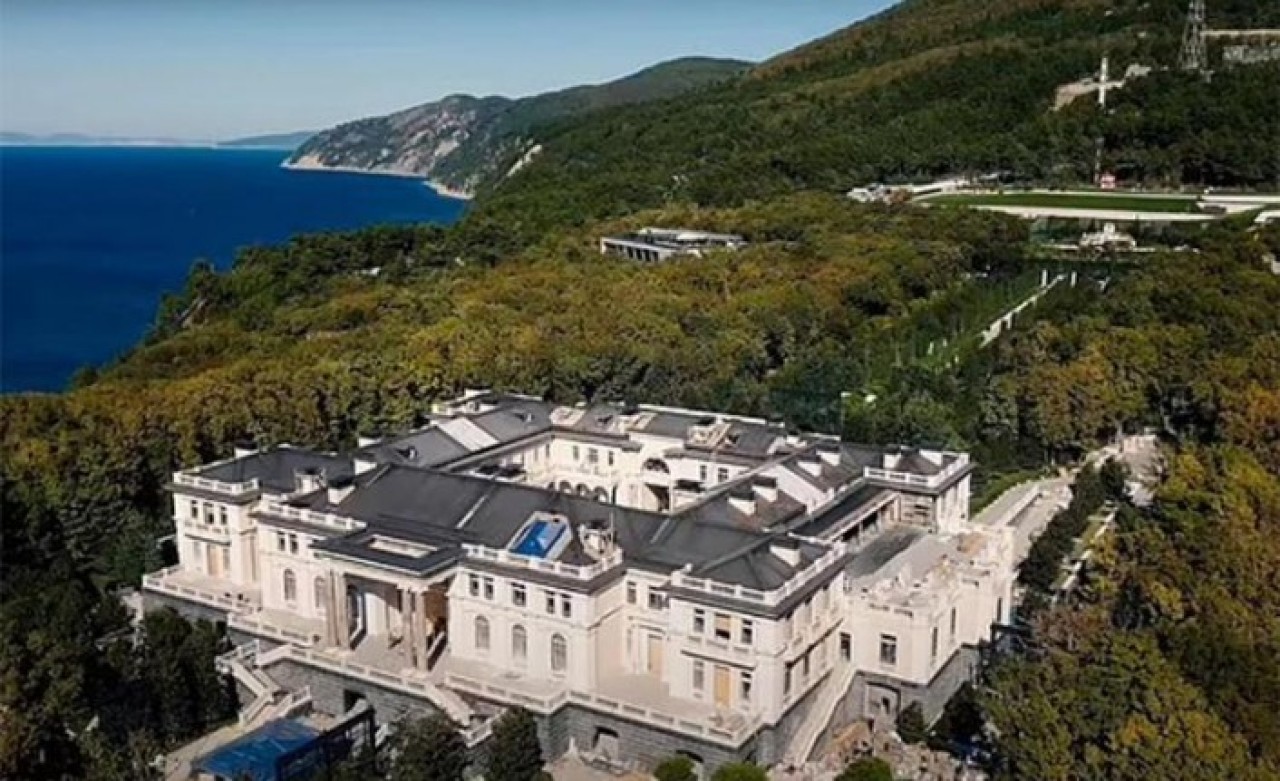 Putin'in gizli sarayı ortaya çıktı! Striptiz odası,  kumarhane,  tünel,  nargile keyfi...